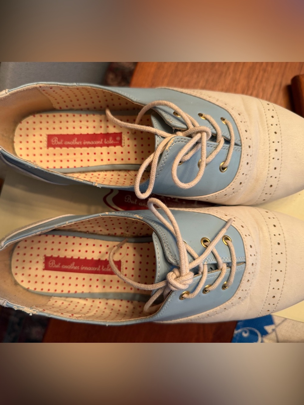 Women’s Two-Tone Blue and Cream Lace-Up Oxfords retro